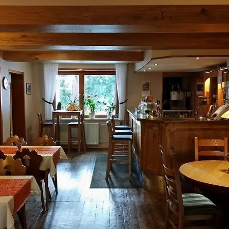 Πανσιόν Gast- Und Pensionhaus Zur Linde *