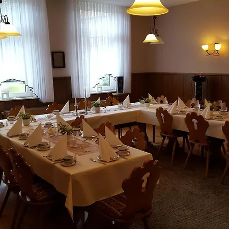 Πανσιόν Gast- Und Pensionhaus Zur Linde *